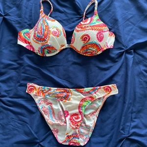 Multicolored bikini. Size 6 and C cup size. VENUS brand.